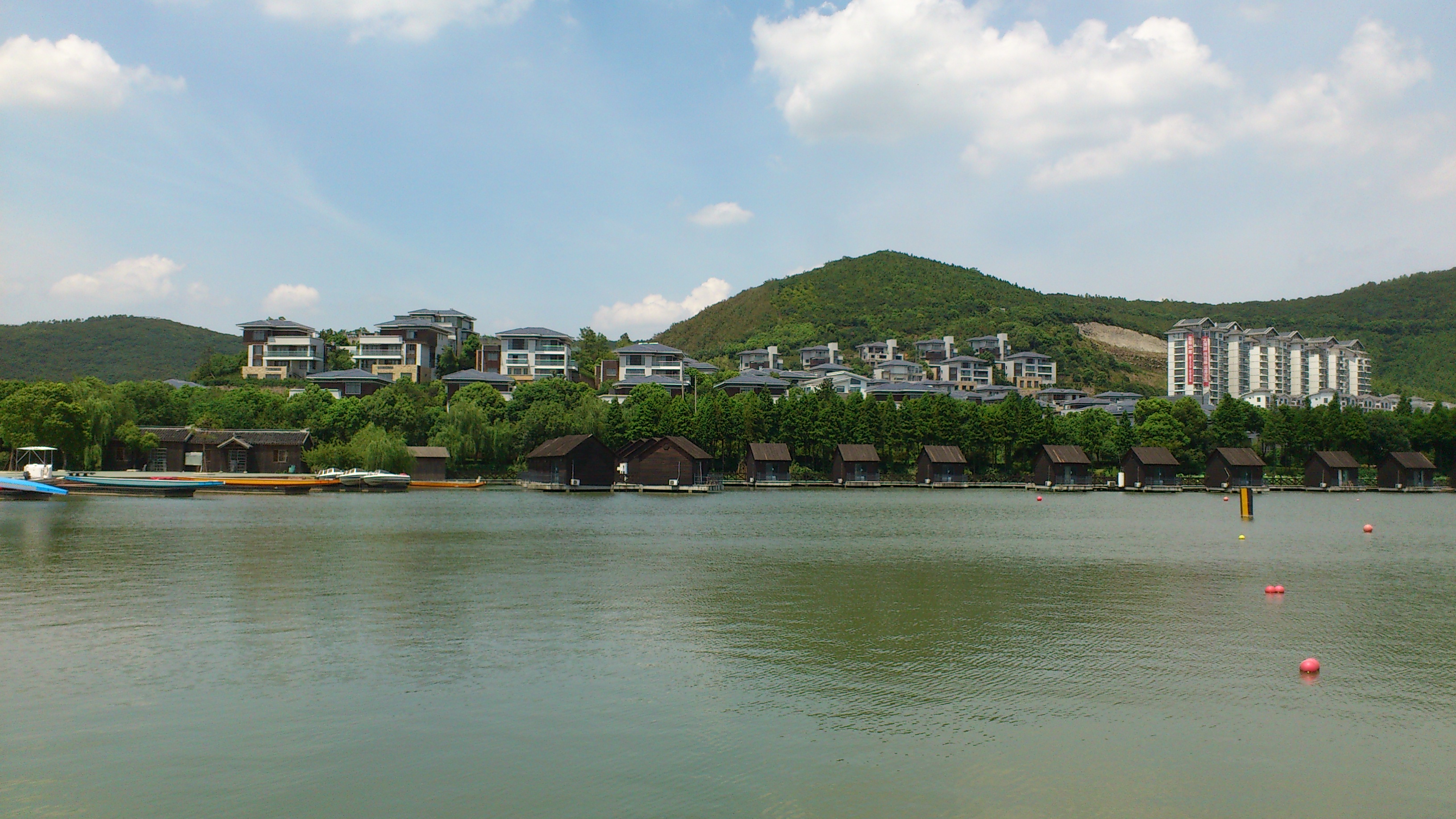太湖湾旅游度假区位于江苏省 a target="_blank" href="/item/常州市"