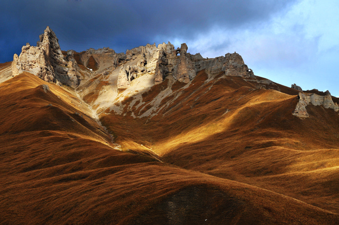 天山石林又称 a target="_blank" href="/item/奎克乌苏石林/1279906"