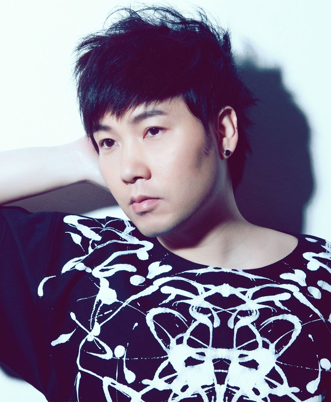  p data-id="gnyub5057x">叶文辉,中国香港男歌手,电台dj,出道于1995