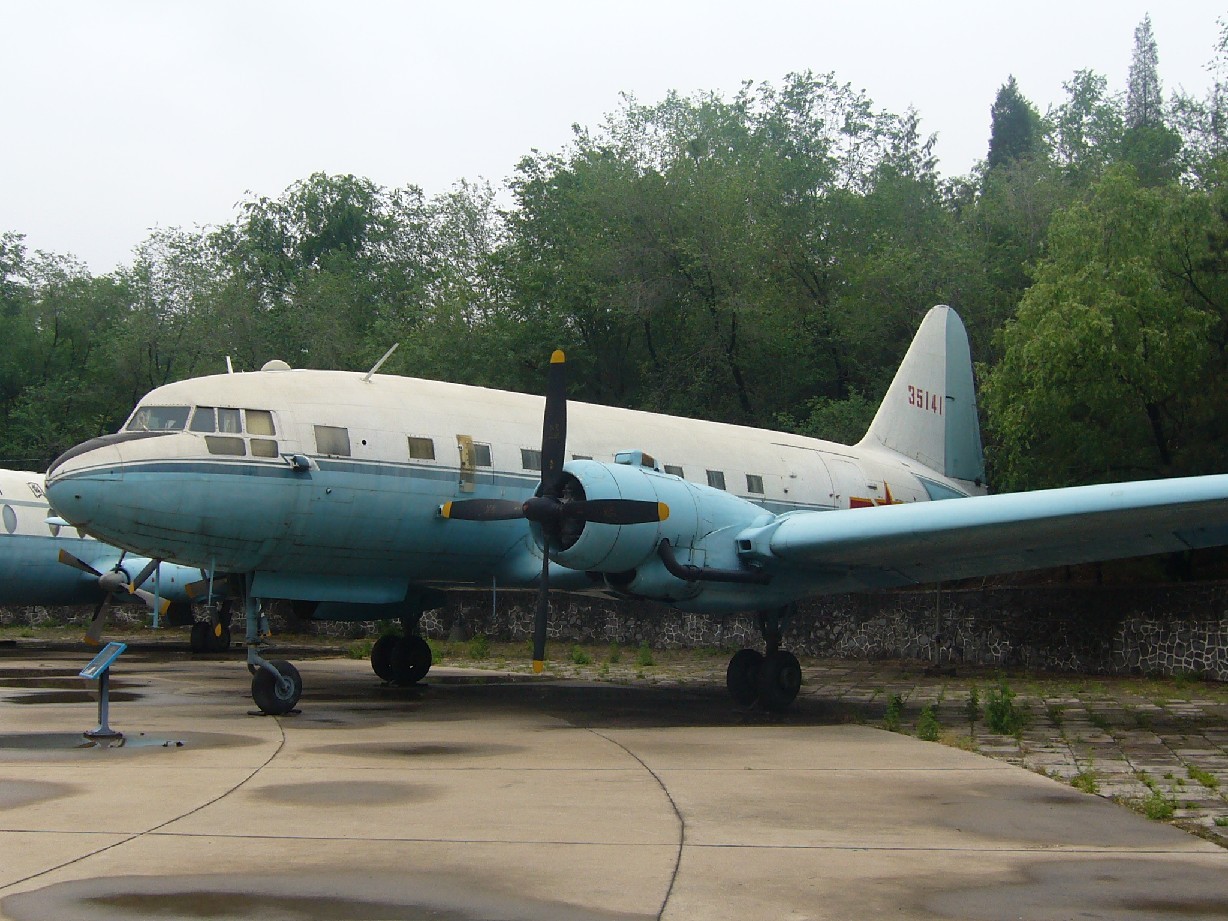  p>伊尔-14型飞机是苏联伊留申设计局在伊尔一12型 a target="_blank"