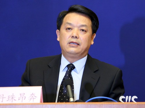  p>丹珠昂奔,男,藏族,1955年7月出生于甘肃省天祝藏族自治县,祖籍青海