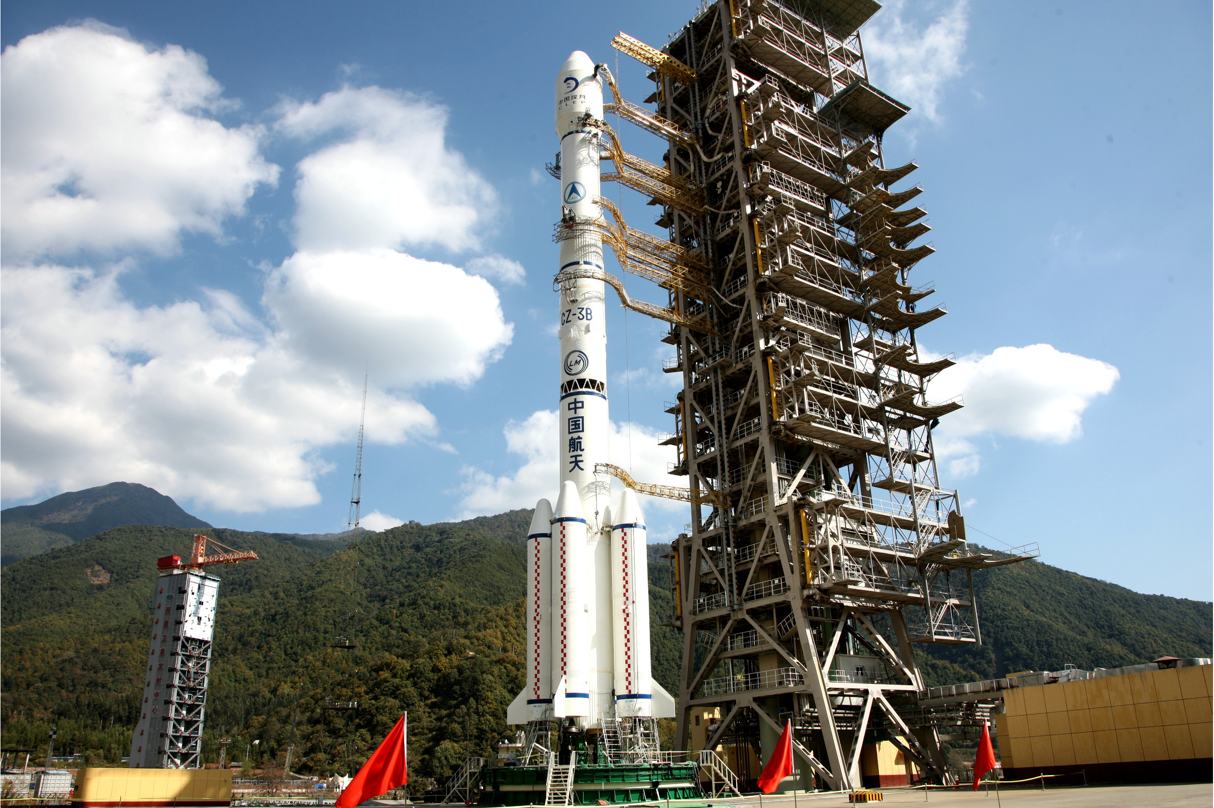  p>长征三号乙(代号:cz-3b)是20世纪90年代末期中国航天科技集团公司