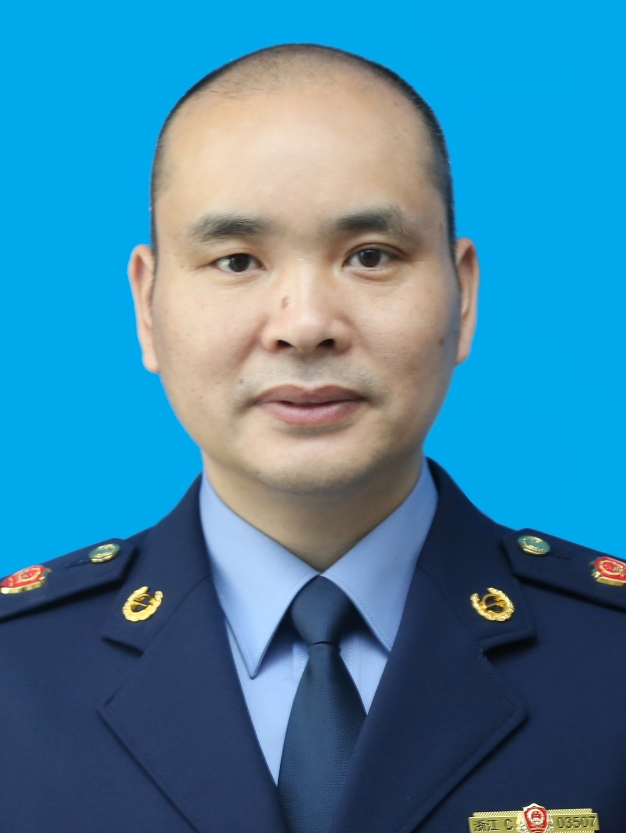 李秋