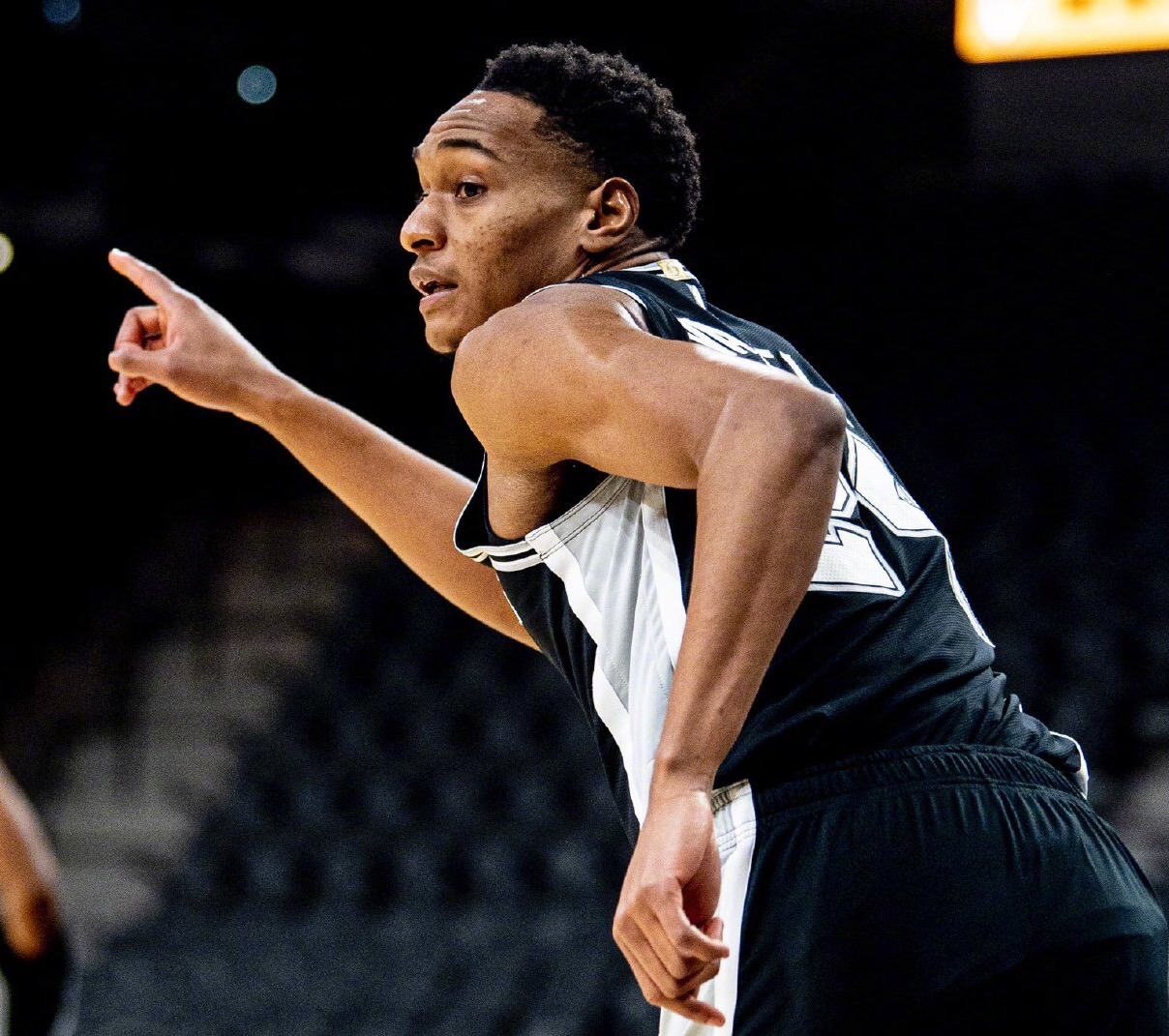  p data-id="gnbhd7bojb">德文·瓦塞尔(devin vassell),2000年8月23