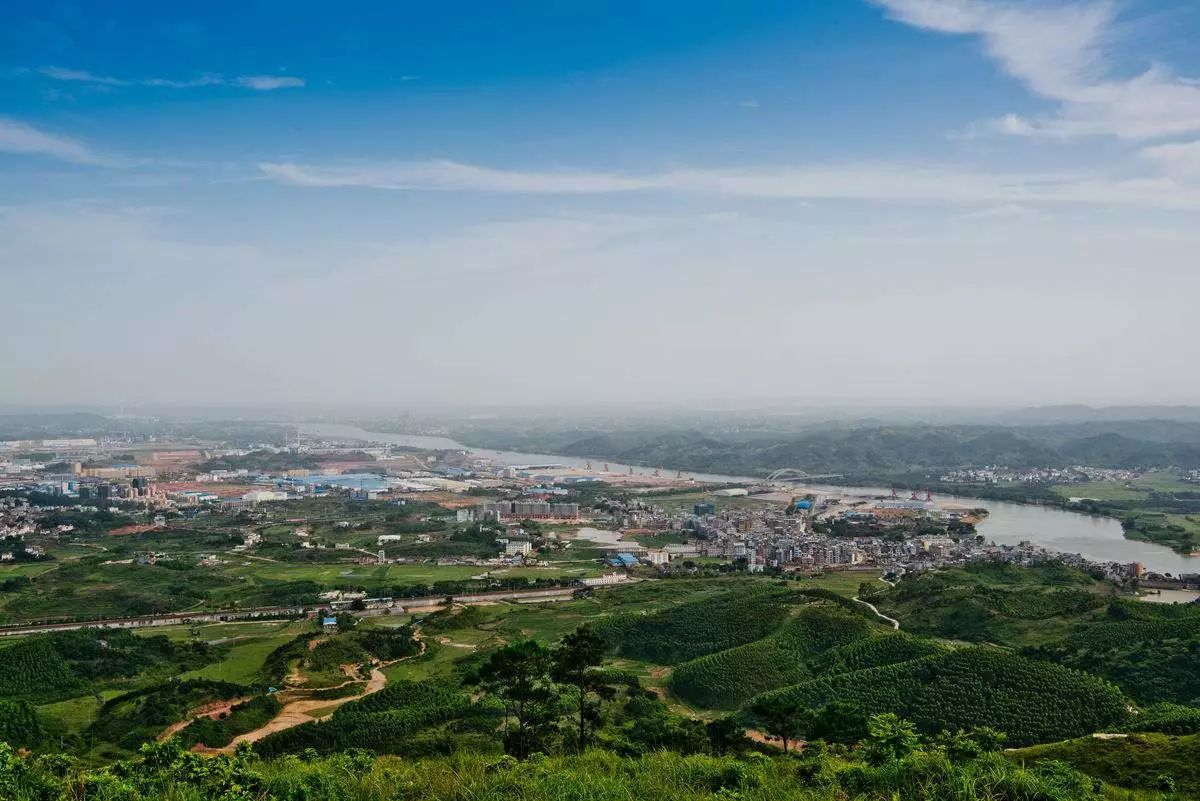 六景镇,隶属于 a target="_blank" href="/item/广西壮族自治区