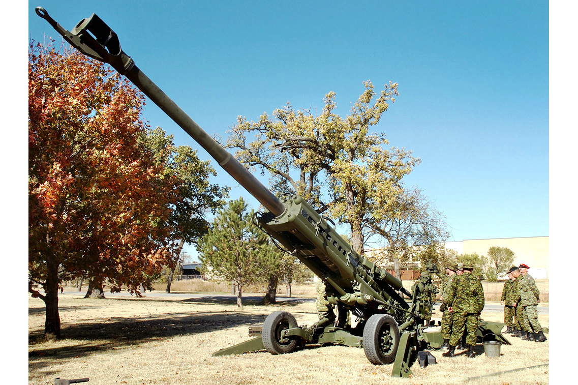 英国远程m777型榴弹炮