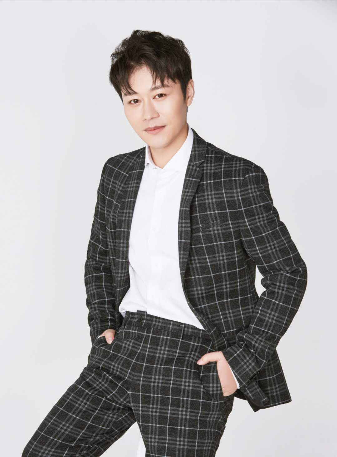  p data-id="gnx2tknsfj">顾问,中国内地影视男演员.