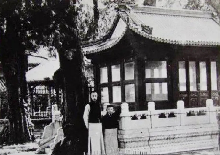 末代皇帝溥仪：他是最孤独的孩子，最自私的丈夫，最可怜的王_百科TA说