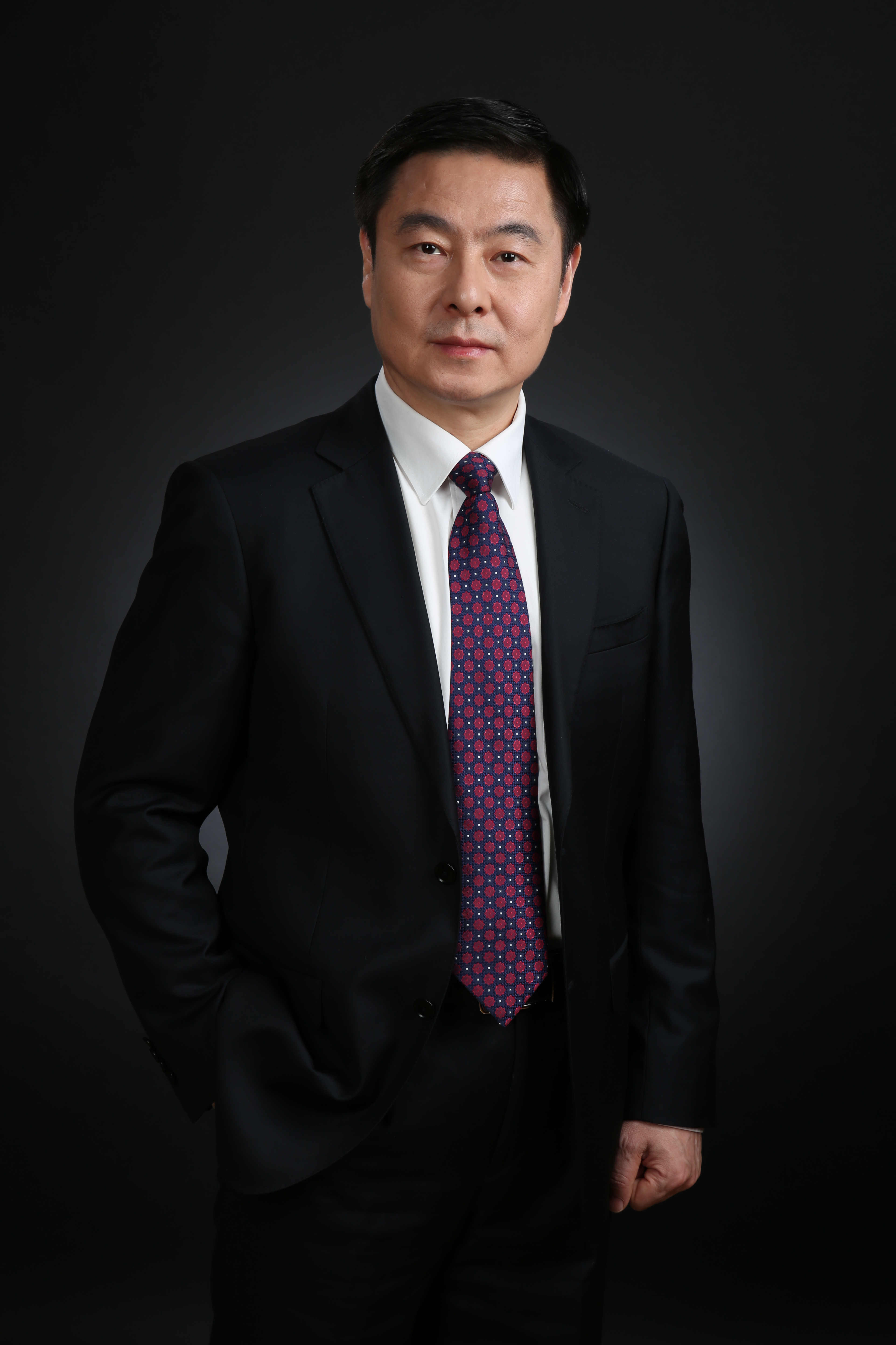 毛新平