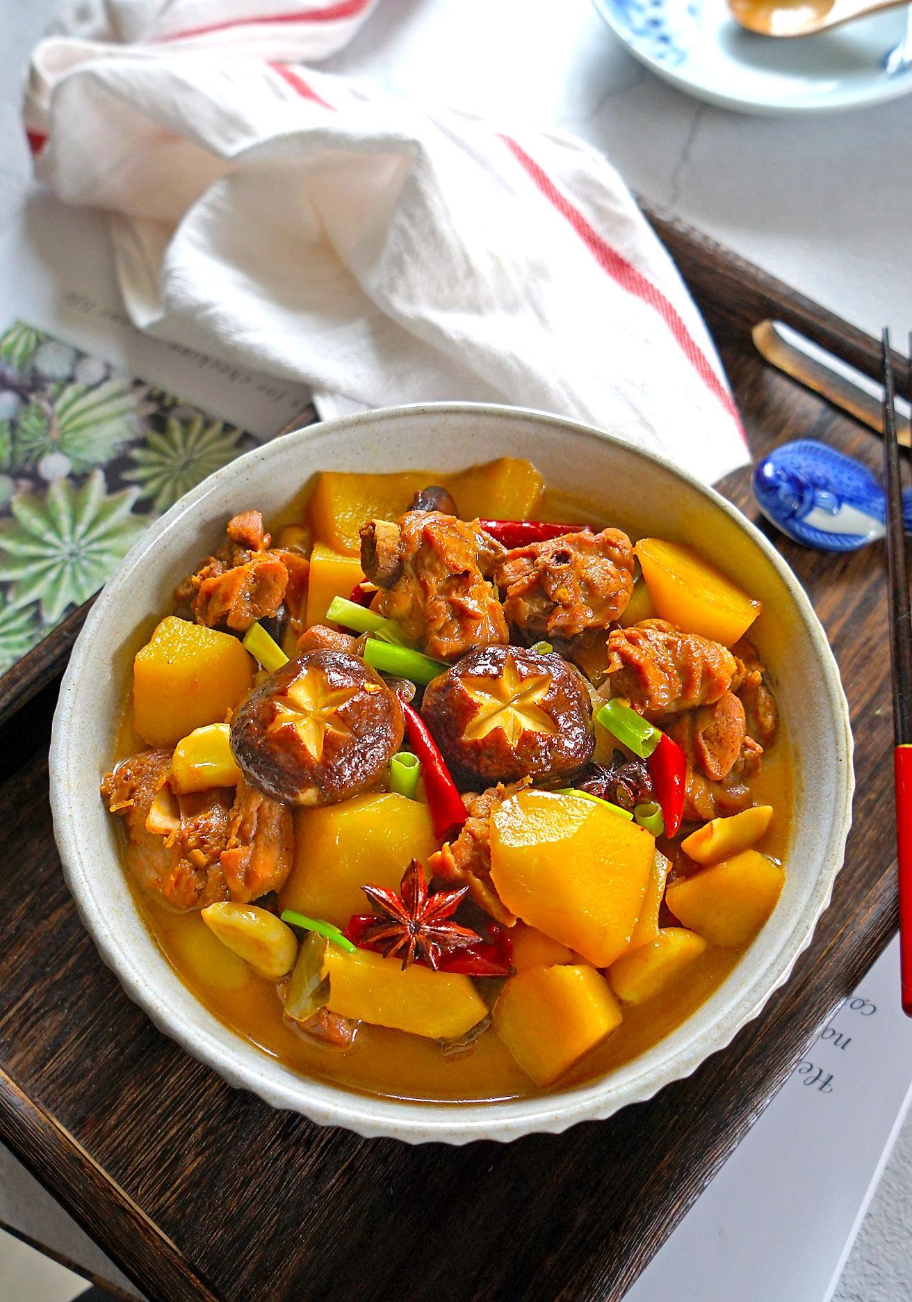 土豆炖鸭子香菇