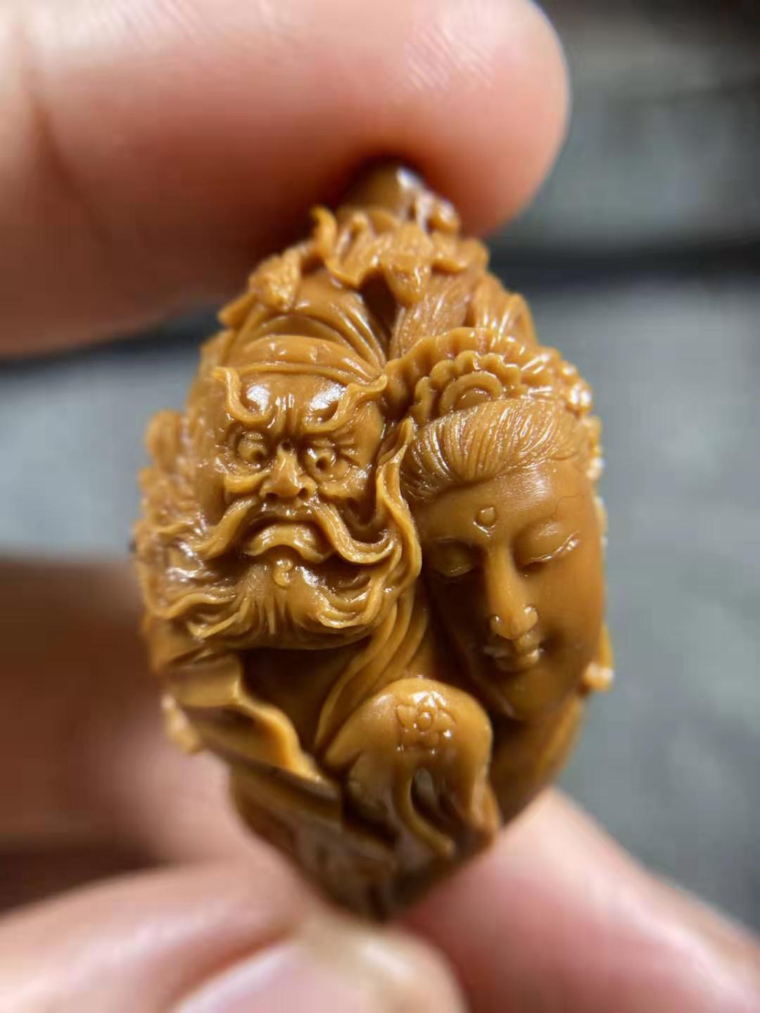  p>马良,中国汉族人,工艺艺术家,国家工艺美术师,核雕工艺师.