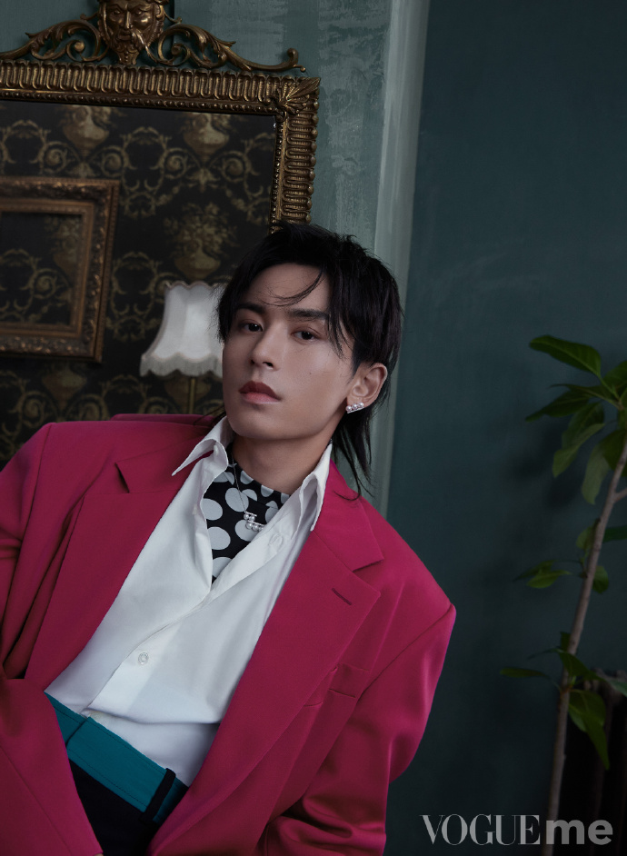  p>张哲瀚,1991年5月11日出生于江西省新余市,中国内地影视男演员