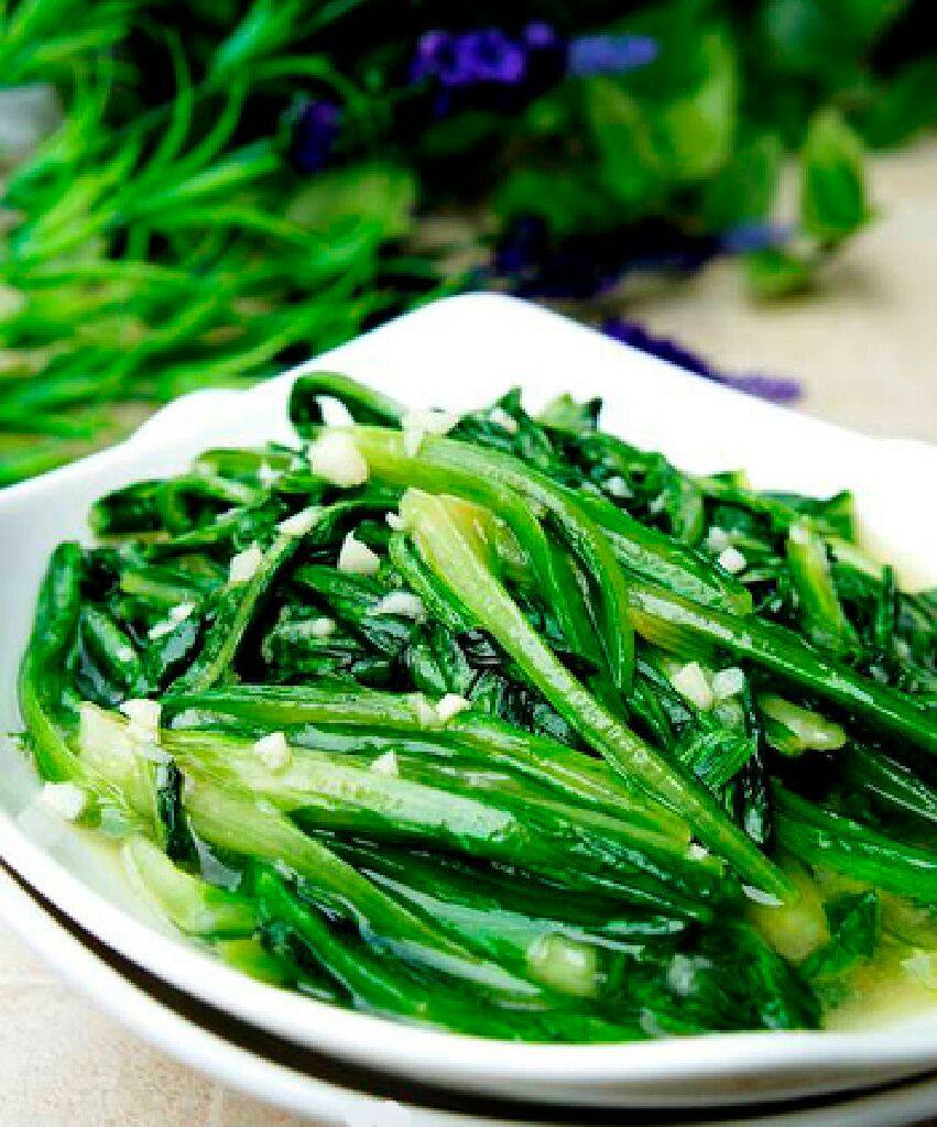 油麦菜炒鸡生肠