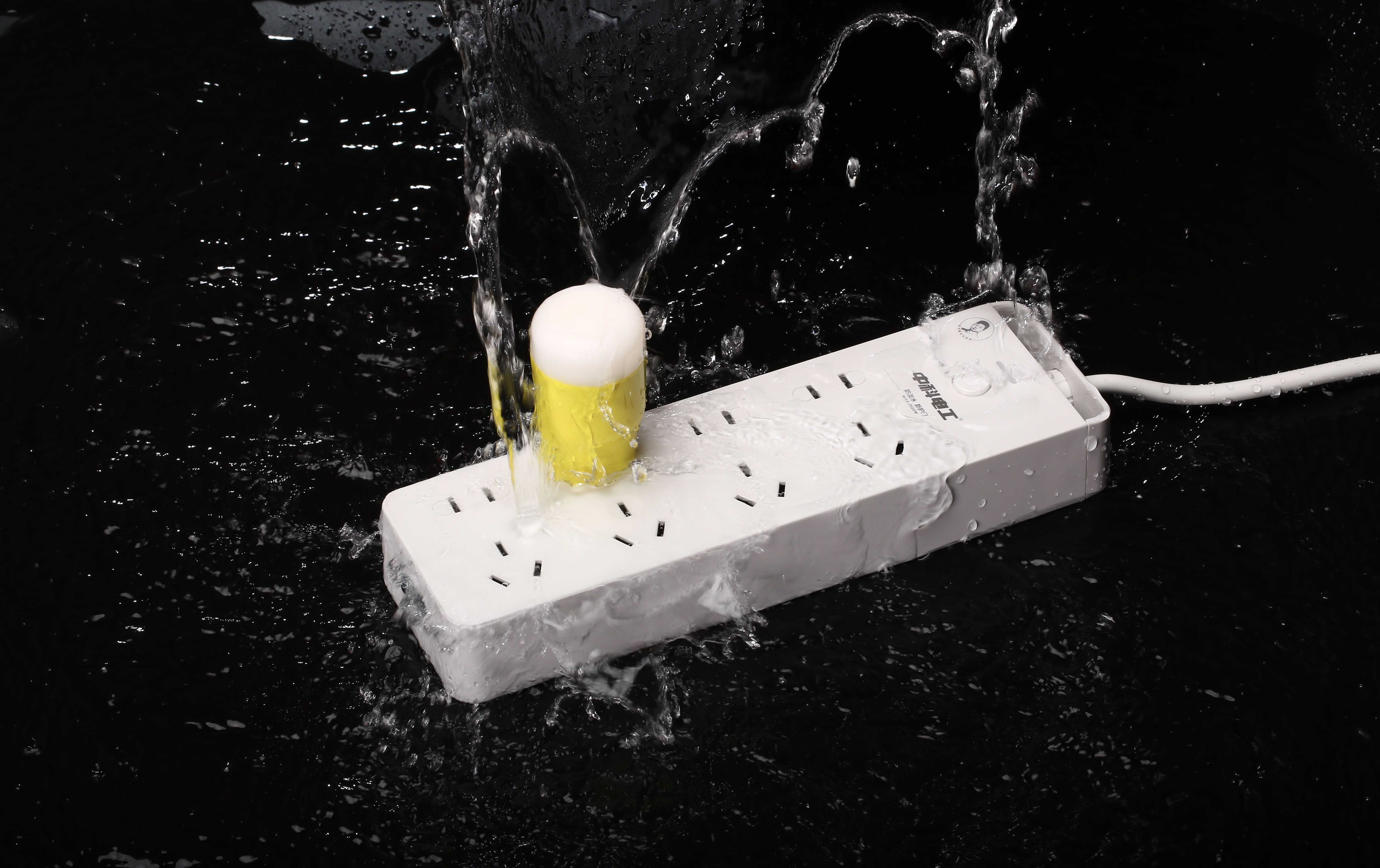 申请注册于2014年,是一家集自主研发,设计,生产,销售防水防触电插座于