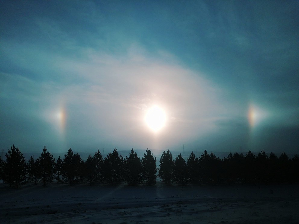  p>日晕,又叫圆虹,一种 a target="_blank" href="/item/大气光学现象