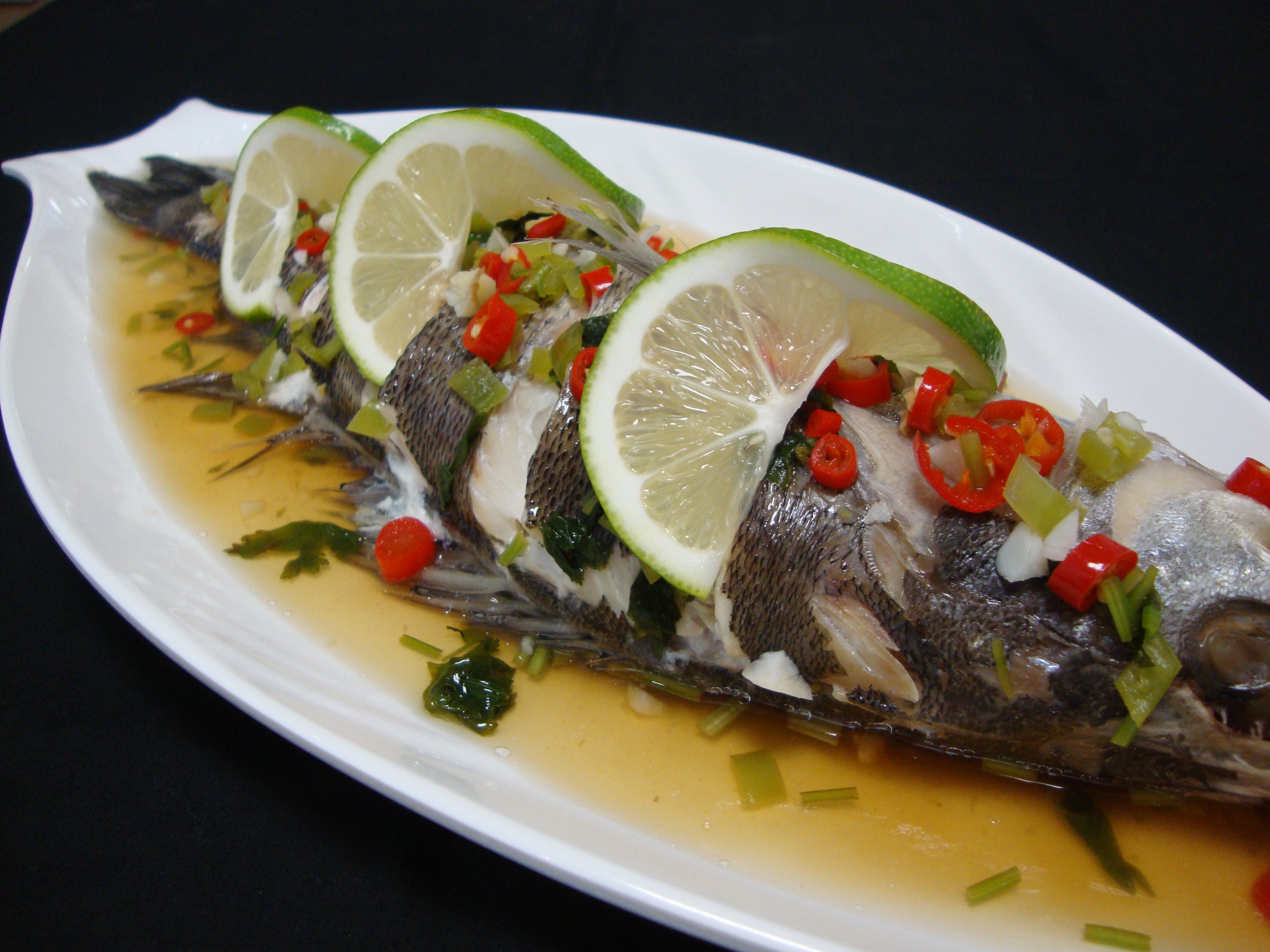 泰式柠檬蒸鲈鱼