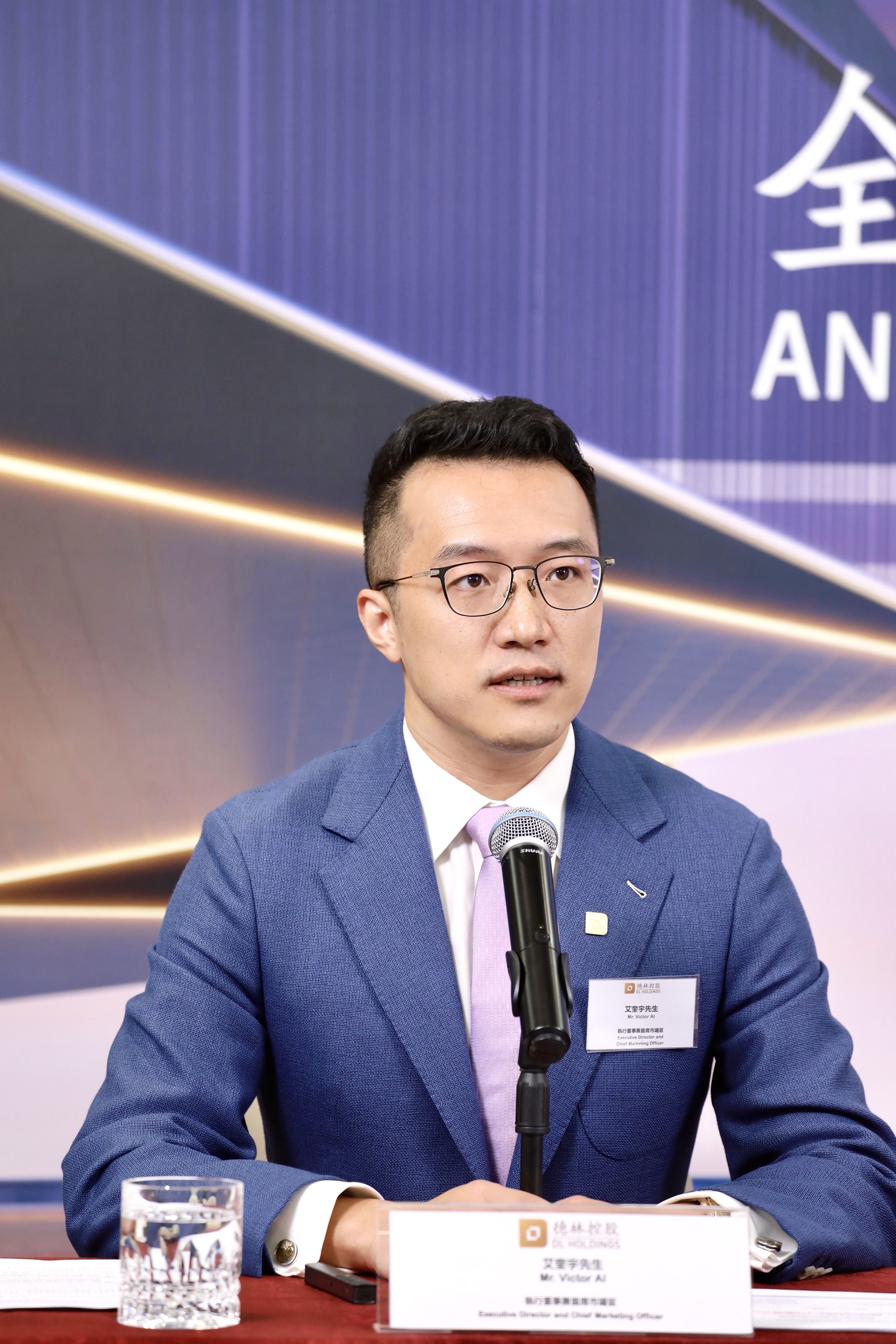 ctrid="85uh2wx">1合伙人,执行董事兼首席市场官<