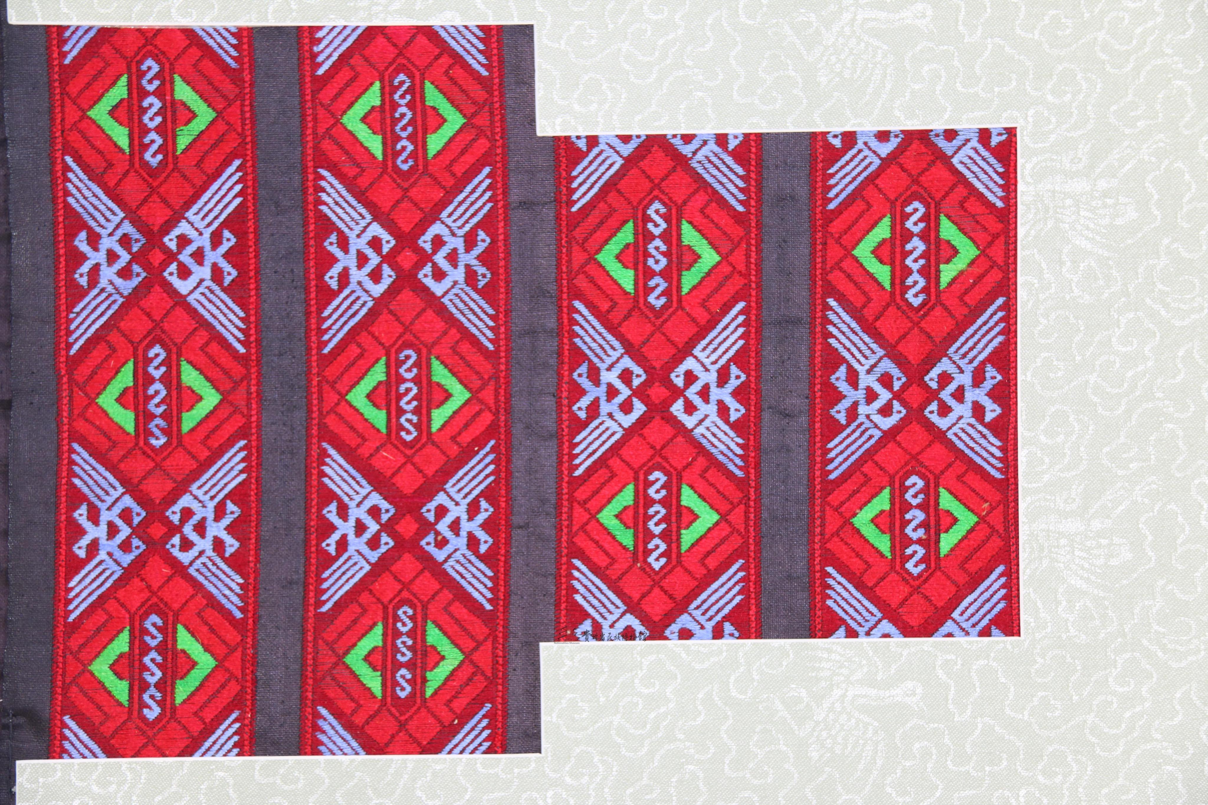 衣袖绣片是一件由贵州省民族博物馆通过征集而来的民族历史和文化藏品