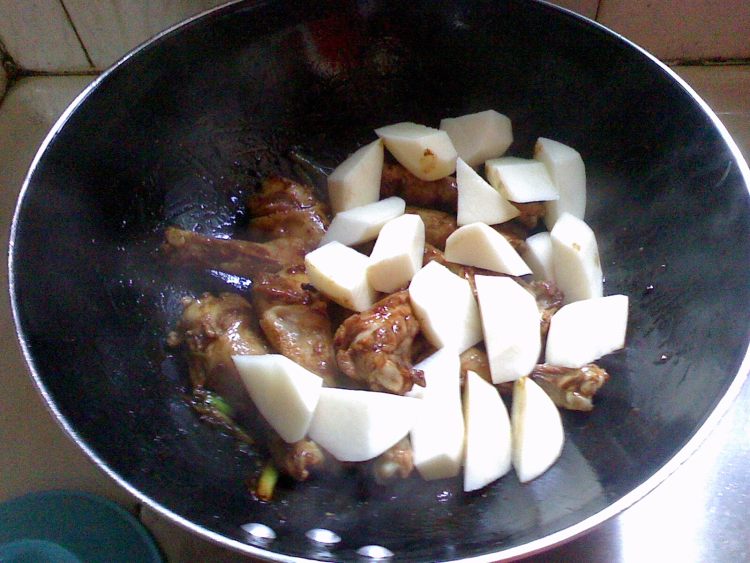 鸭翅根土豆炖