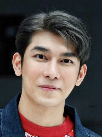 1991年2月21日出生于泰国暖武里府,泰国男演员,歌手