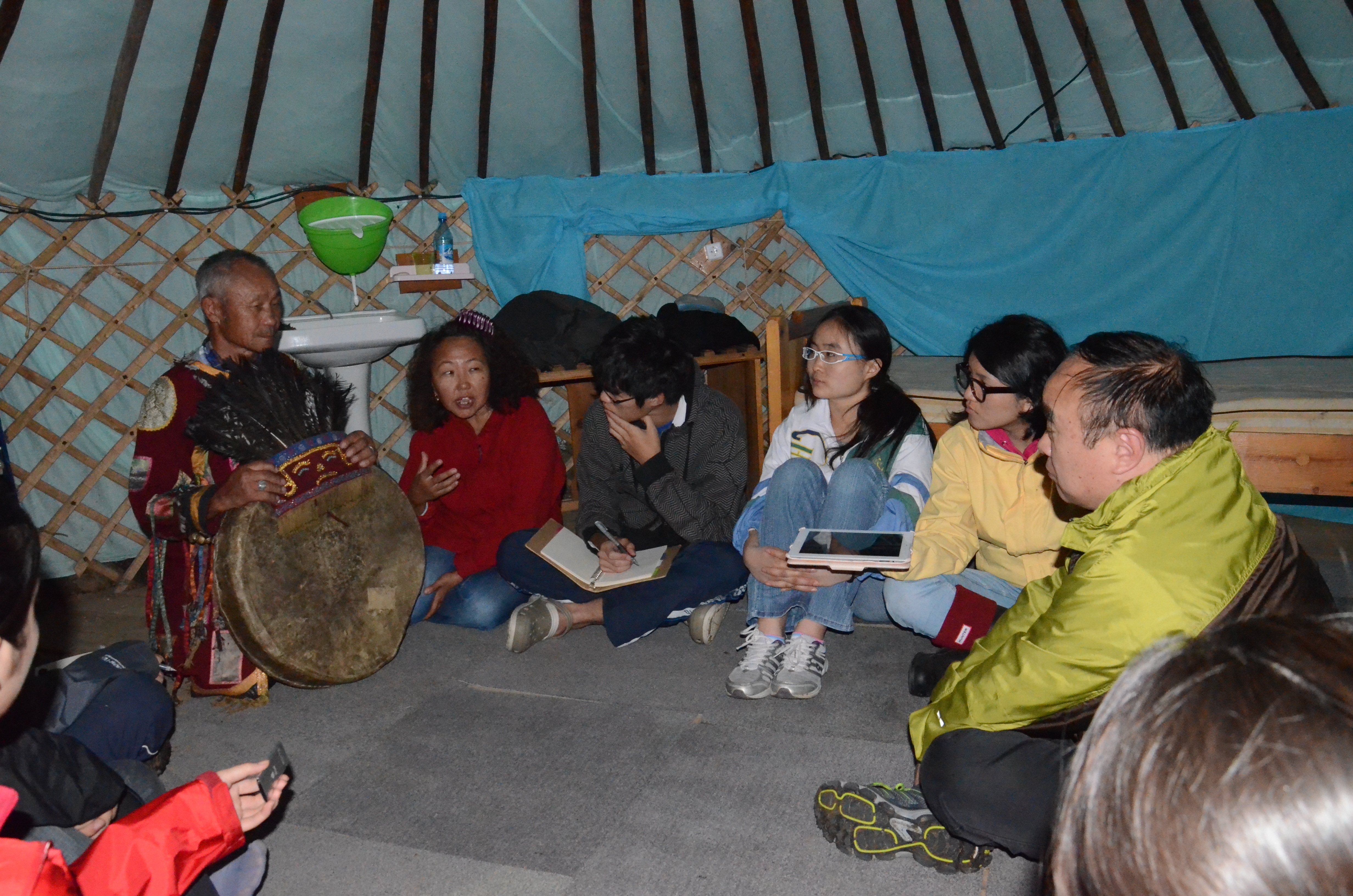 ">清华大学 /a>校级重点研究机构,是在汪道涵先生和王大中校长的创议