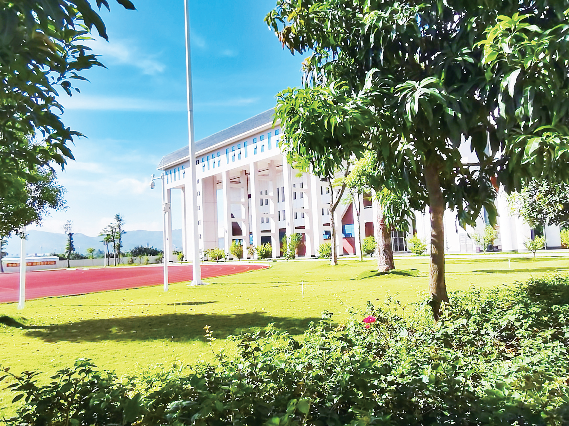  p>深圳中学河源实验学校,简称深河中学,是 a target="_blank" href="