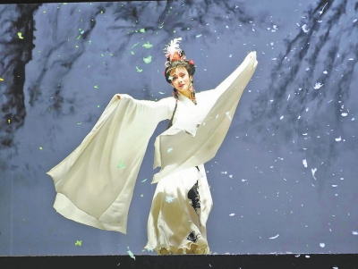  p>仝婷,女, a target="_blank" href="/item/黄梅戏/2677" data