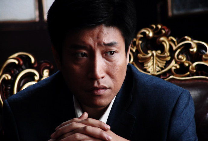  p data-id="gncoobaybw">张鹰,山东青岛人,中国男演员.