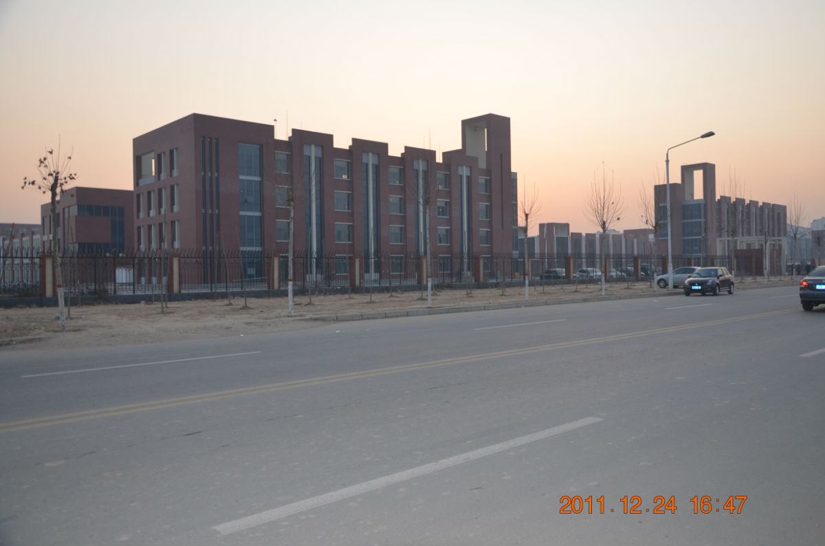  p>河间市二中是 a href="#" data-lemmaid="9767690">河间市 /a>唯一