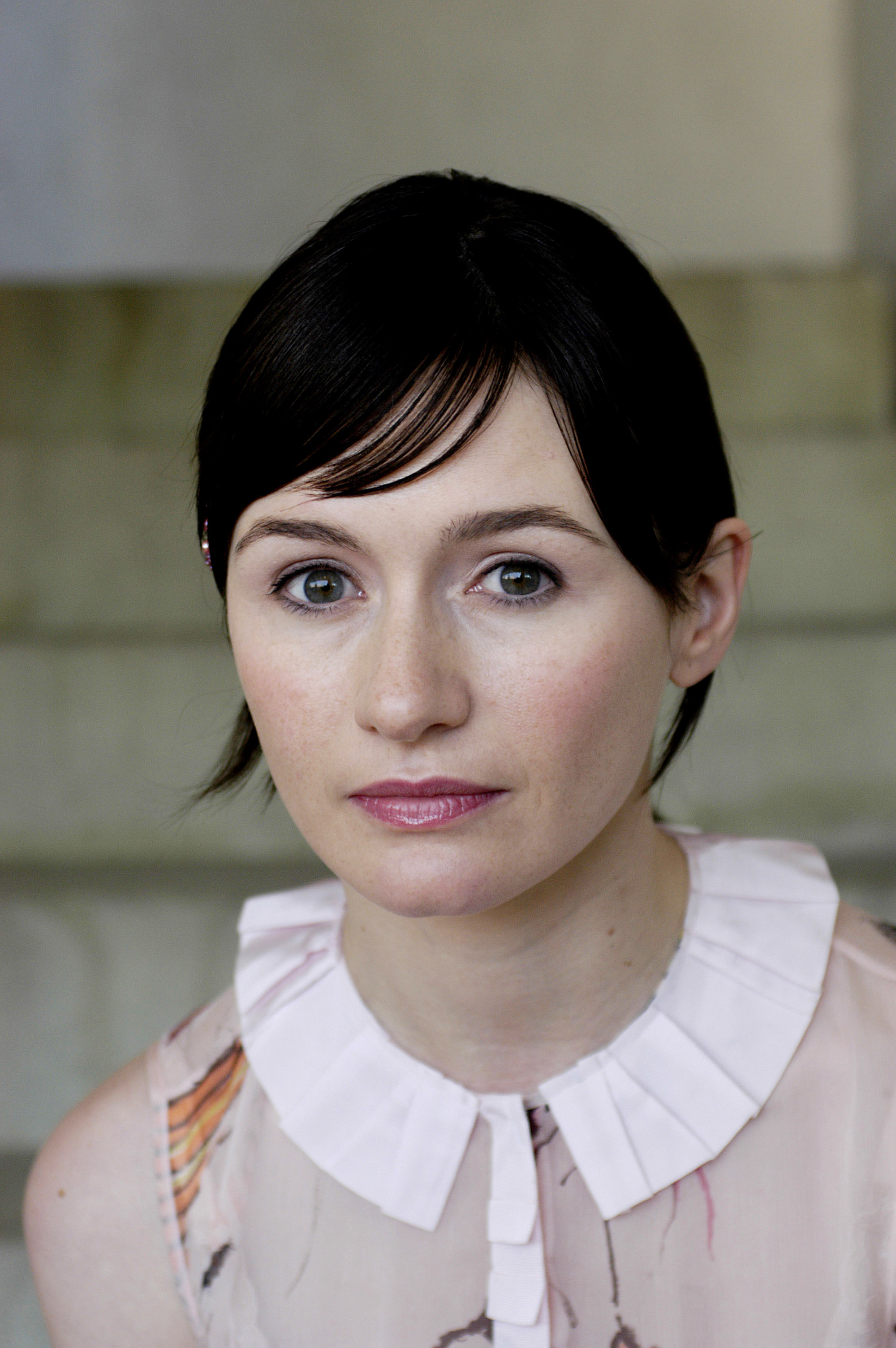  p>艾米莉·莫迪默(emily mortimer),1971年12月1日出生于英国伦敦