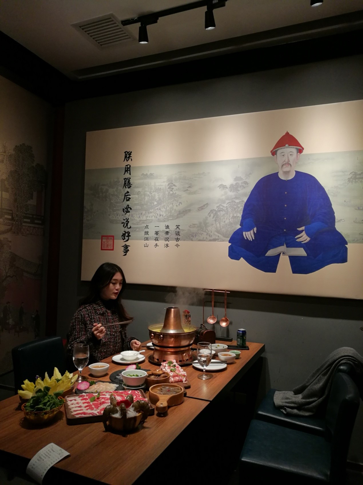  p>故宫火锅说的是故宫角楼餐厅的主打菜,位于故宫博物馆神武门东侧