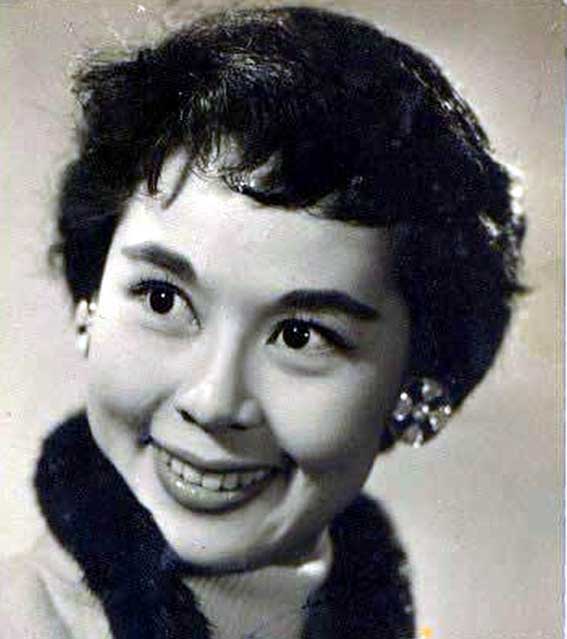 原名程月如,英文名linda,艺名"林黛"