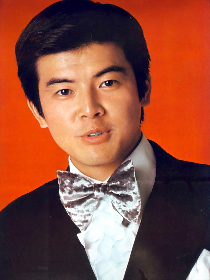 1952年1月28日出生于日本山梨县盐山市(后并入甲州市),日本影视男演员