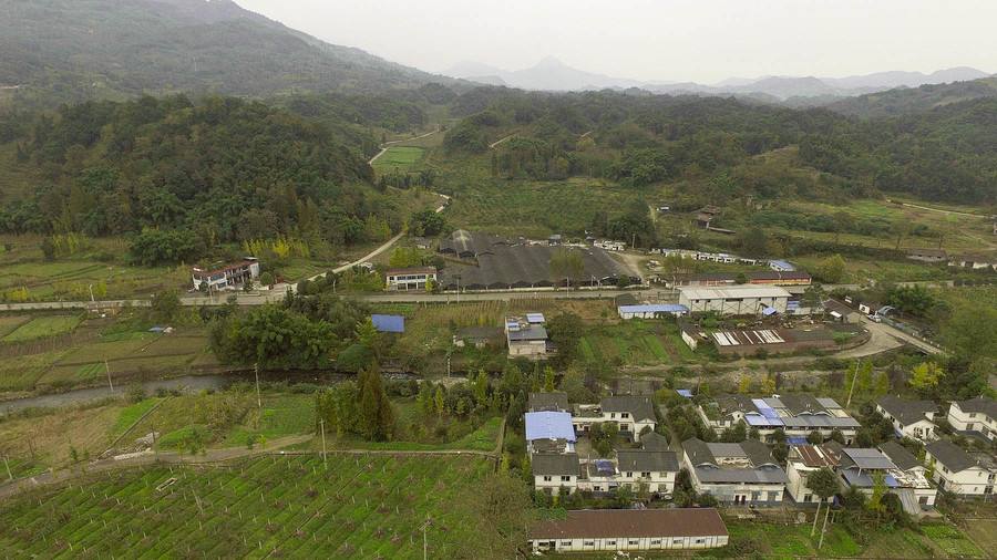  p>磁峰镇,位于龙门山中南段,四川彭州市西北部,界跨东经103°43