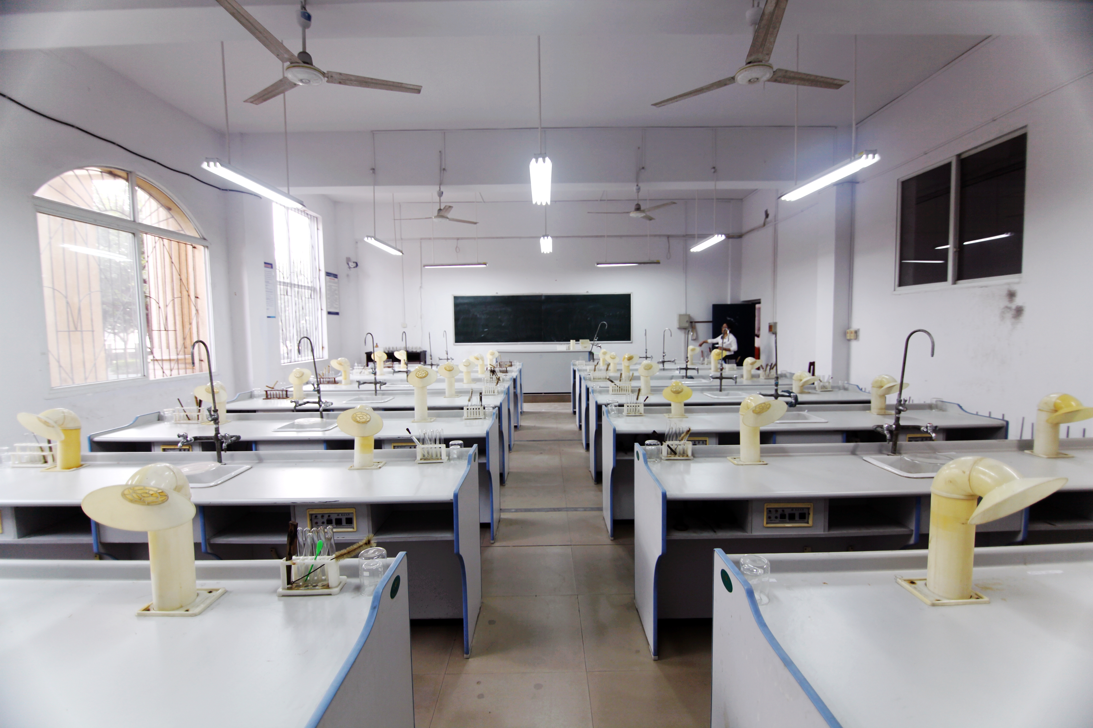 重庆市荣昌县安富中学