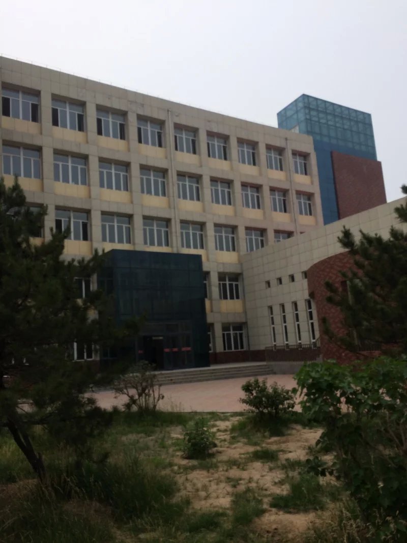  p>宁城县第四中学是县委,县政府决定新建的一所寄宿制独立初中,建设