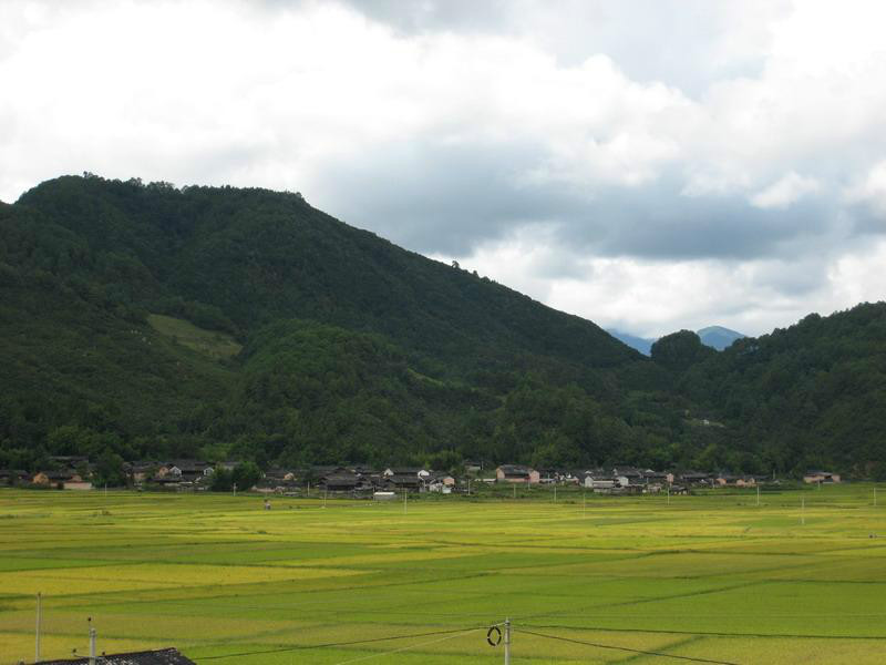  p>地处云南漾濞彝族自治县苍山西镇中部,距镇政府所在地1公里,到镇