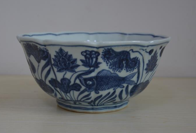 明宣德青花鱼藻纹十棱菱口大碗_百度百科