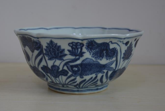 明宣德青花鱼藻纹十棱菱口大碗_百度百科
