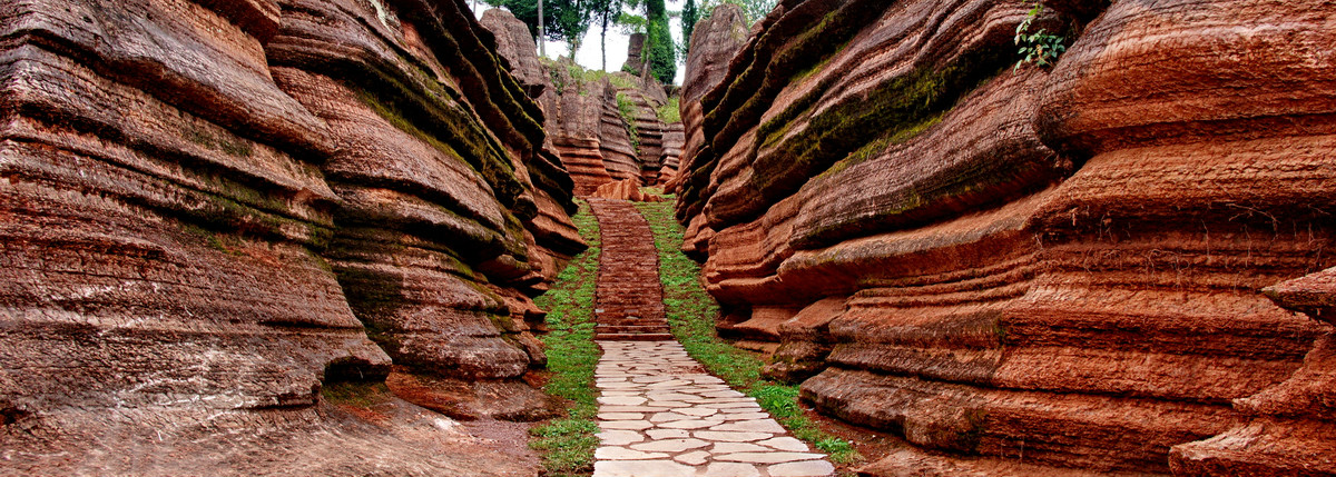="go0ntximuv">红石林是全球唯一在寒武纪形成的红色碳酸盐岩石林景区