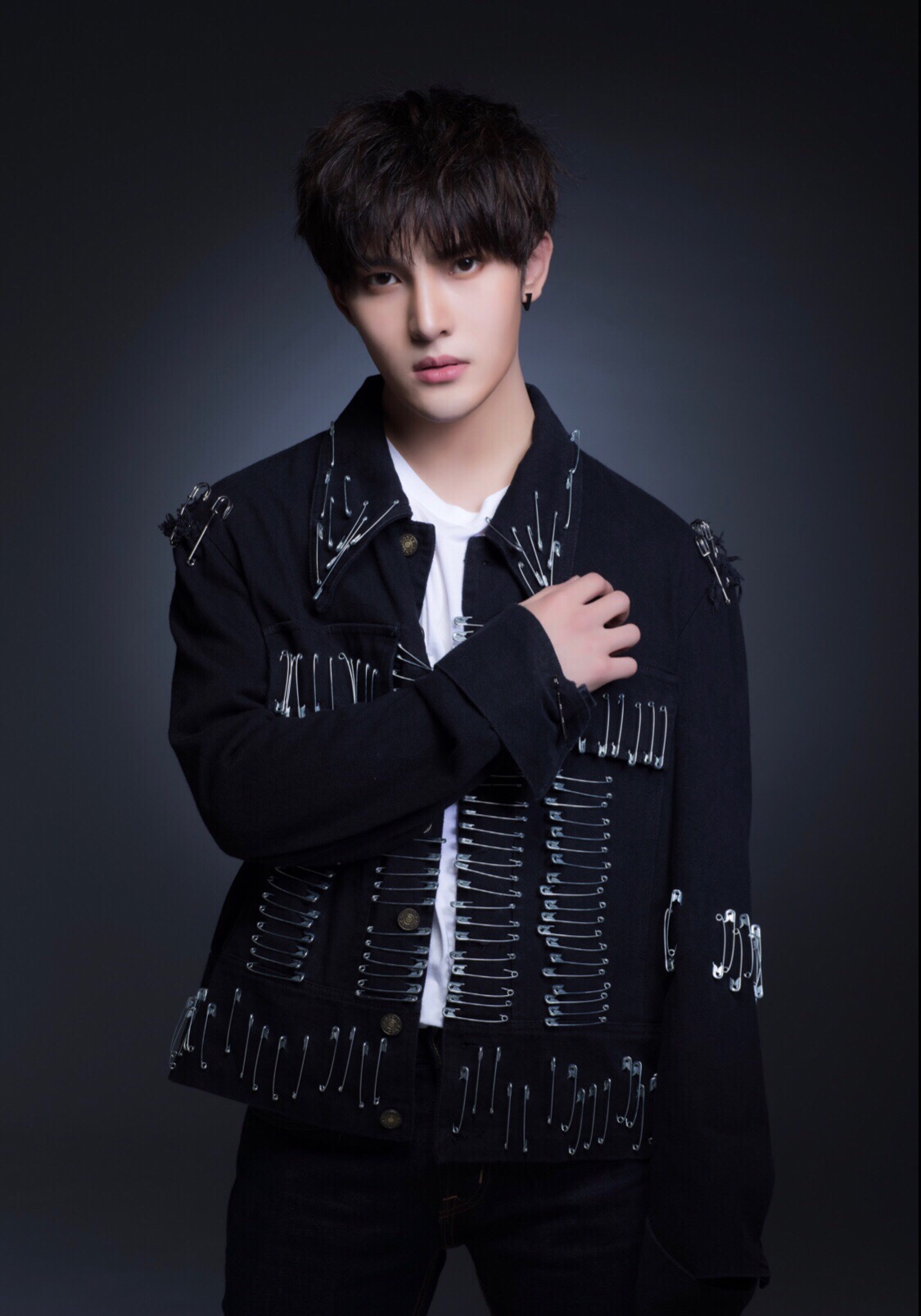 n9hk">韩松,1998年12月26日出生于山东省威海市,中国内地男歌手,演员