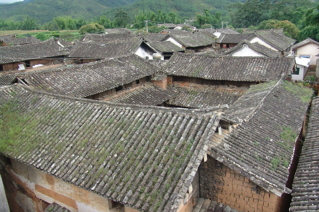  p>响水古村位于景东县文井镇清凉村,距离景东县城13公里.