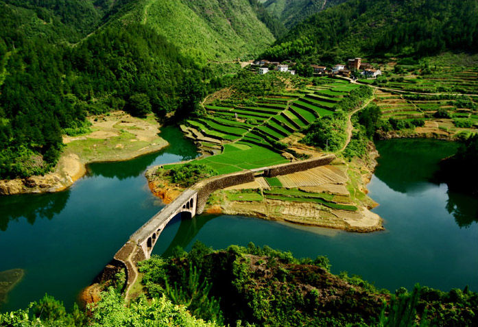  p>浙闽丘陵是 a target="_blank" href="/item/东南丘陵/7158163"