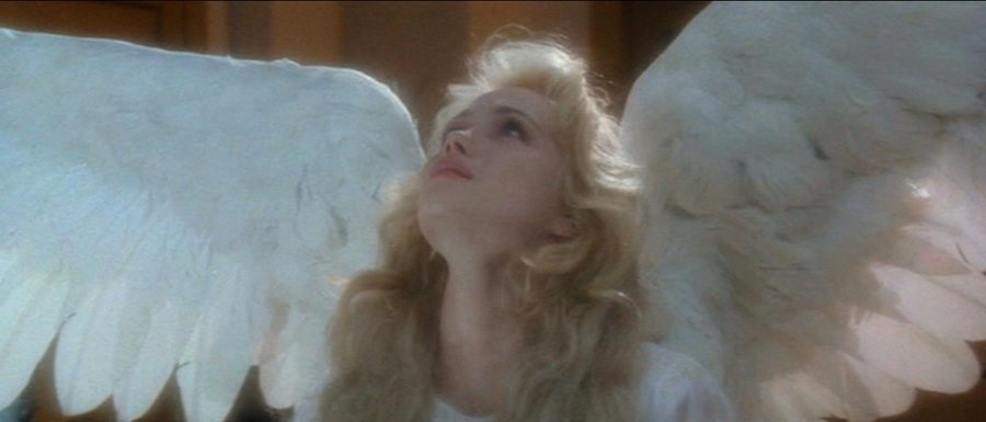  p>《天使在人间》该剧是由汤姆·麦克洛克林执导的一部喜剧片奇幻