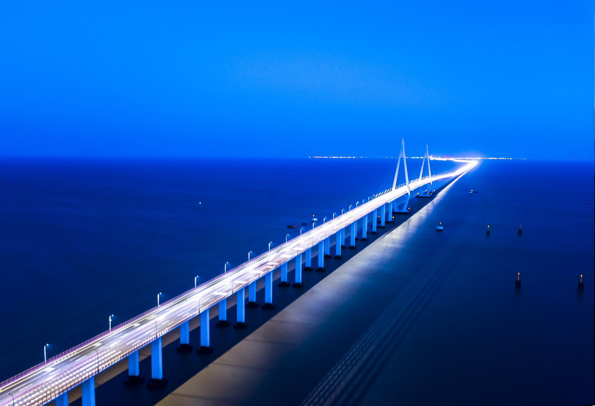  p>杭州湾跨海大桥(hangzhou bay bridge)是中国 a target="_blank"