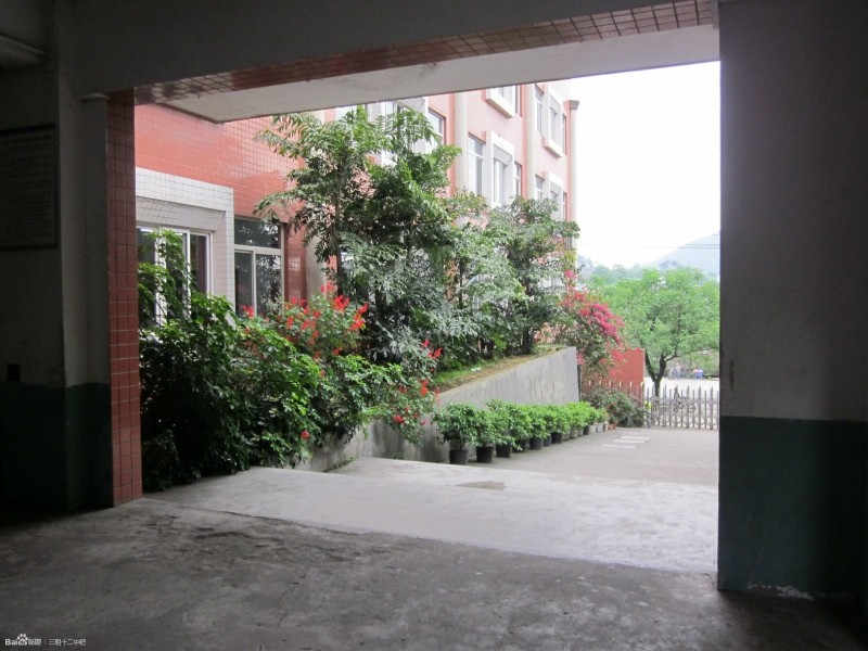  p data-id="gnaxigojds">三明十二中地处三元区富兴路,与三明七中为