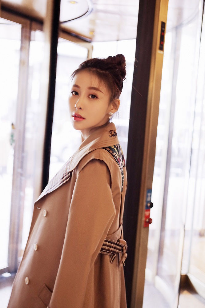  p>贾青,1986年11月2日出生于陕西省西安市,中国内地影视女演员,歌手