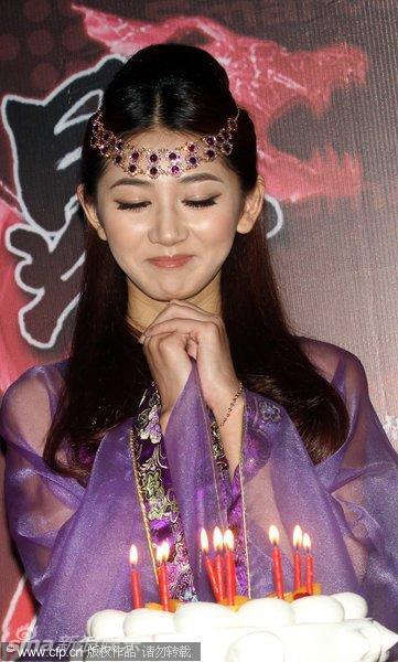  p>闫凤娇,1985年6月24日出生于中国吉林延边.模特,化妆师,演员.