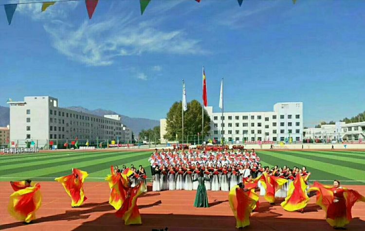 根据《门源县中小学布局调整规划方案》2012年由门源一中初中部,东川