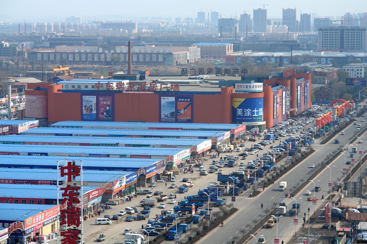 target="_blank" href="/item/中东瑞家">中东瑞家 /a>家居广场始建于